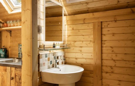 Goldcrest Lodge bathroom